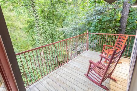 גטלינבורג Lodge G Sasquatch Lodges Sleeps 13 מראה חיצוני תמונה